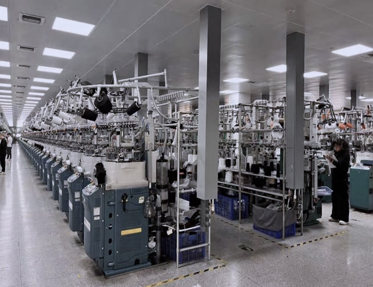 Socks knitting machines